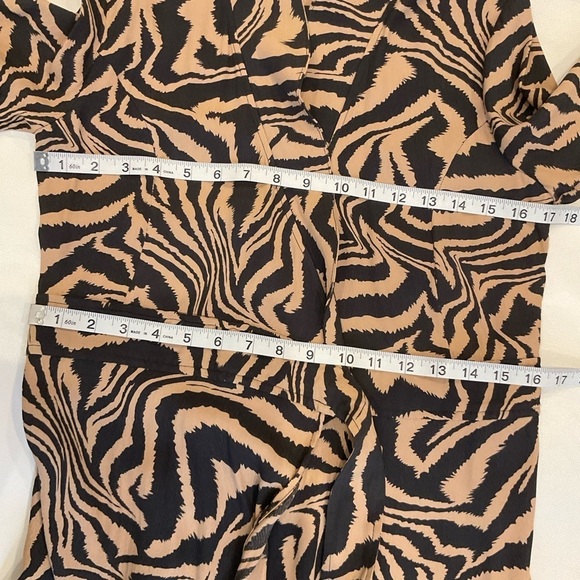 Ganni Animal Print Wrap Dress Belted Short Sleeve Black and Tan  Size 36 US 4 - Picture 13 of 16